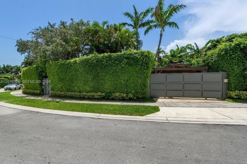 830 E Dilido Dr , Miami Beach, FL 33139 Photo