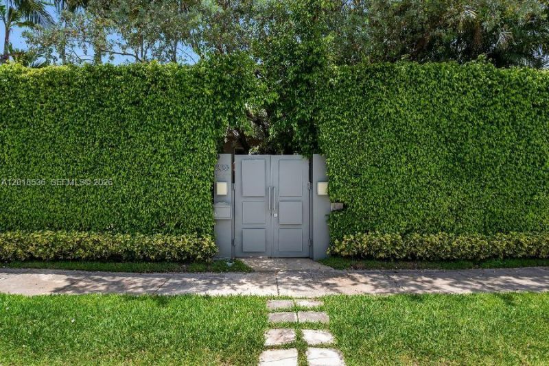 830 E Dilido Dr , Miami Beach, FL 33139 Photo