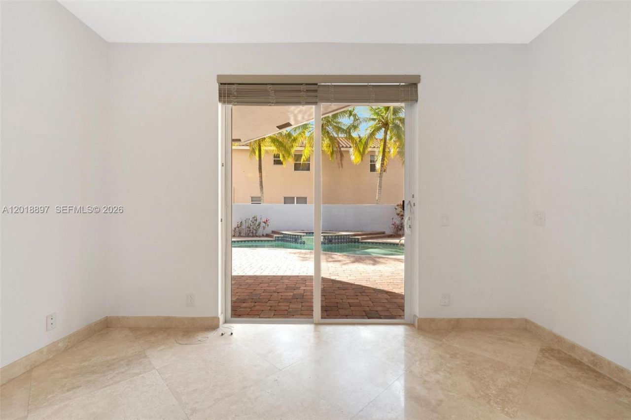 1666 Victoria Pointe Cir, Weston, FL 33327 Photo