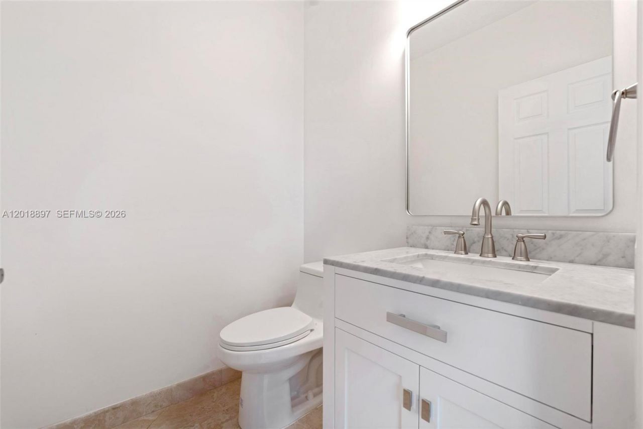 1666 Victoria Pointe Cir, Weston, FL 33327 Photo