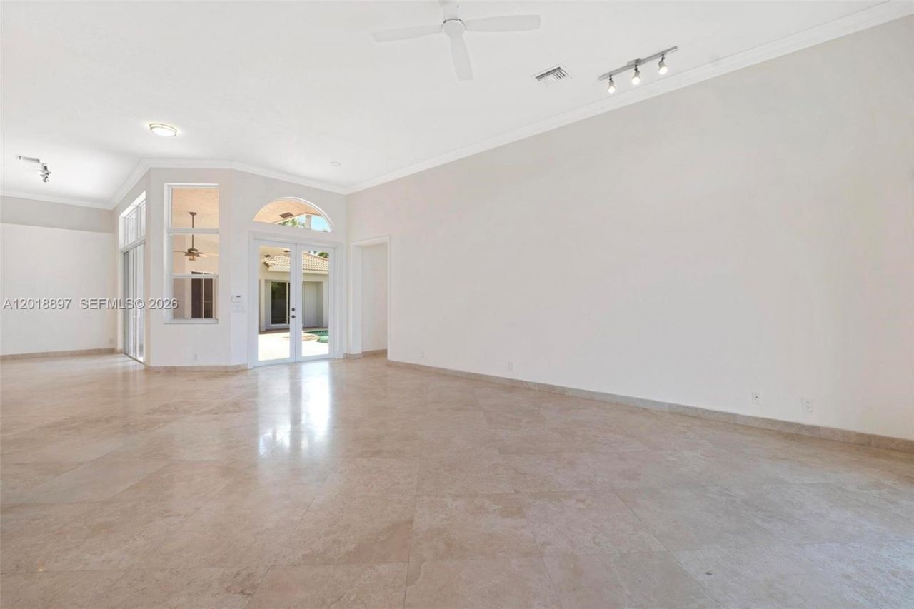 1666 Victoria Pointe Cir, Weston, FL 33327 Photo