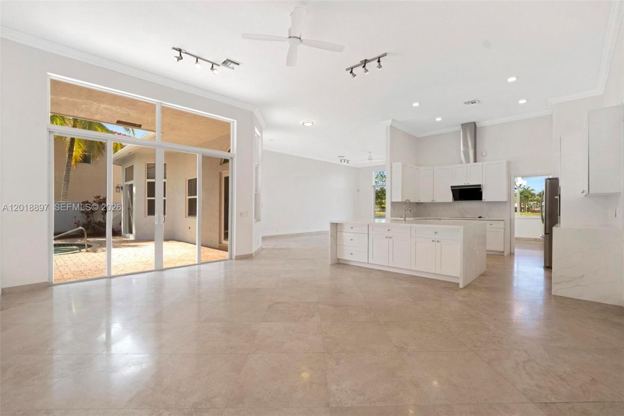1666 Victoria Pointe Cir, Weston, FL 33327 Photo