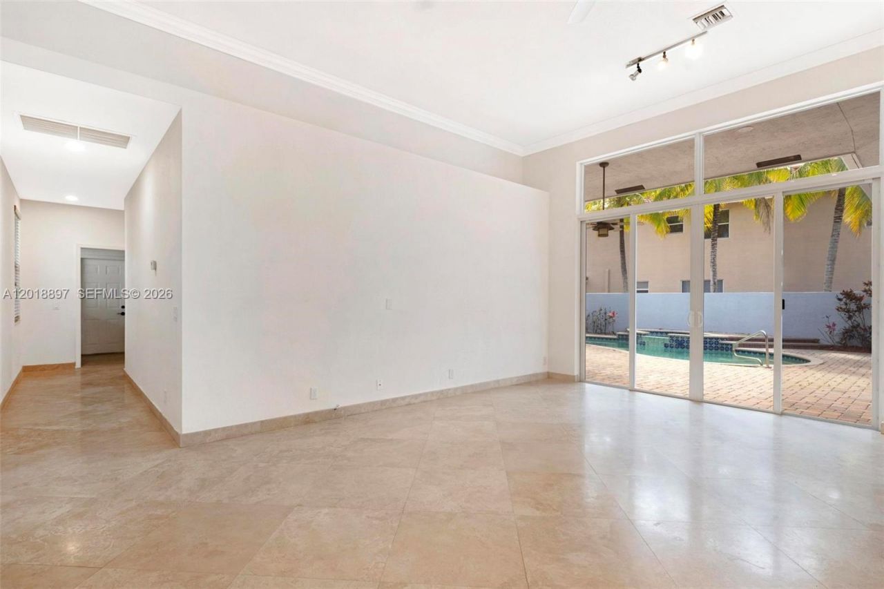 1666 Victoria Pointe Cir, Weston, FL 33327 Photo