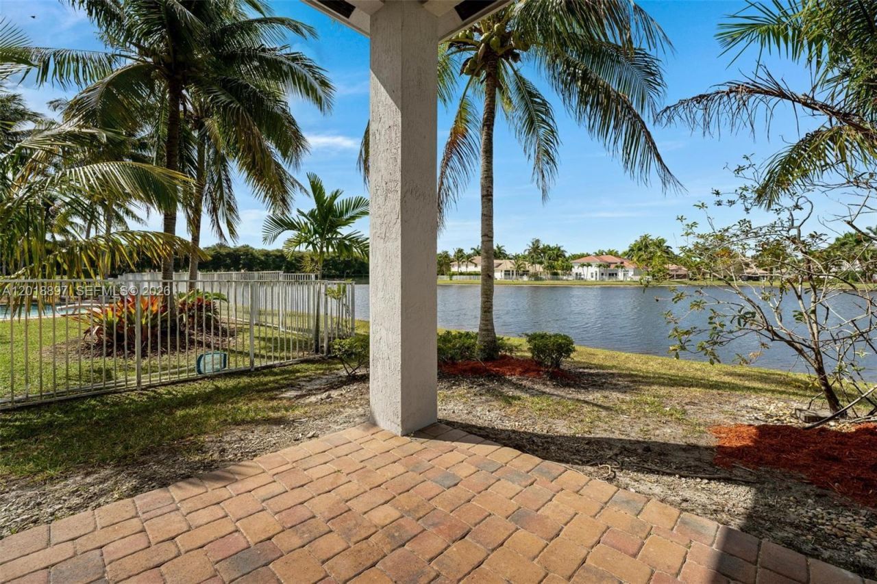 1666 Victoria Pointe Cir, Weston, FL 33327 Photo