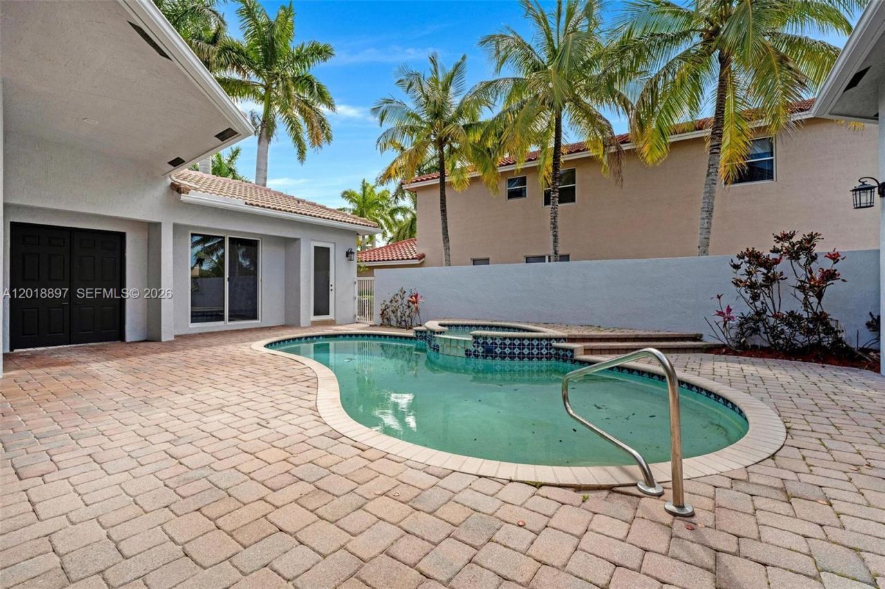 1666 Victoria Pointe Cir, Weston, FL 33327 Photo
