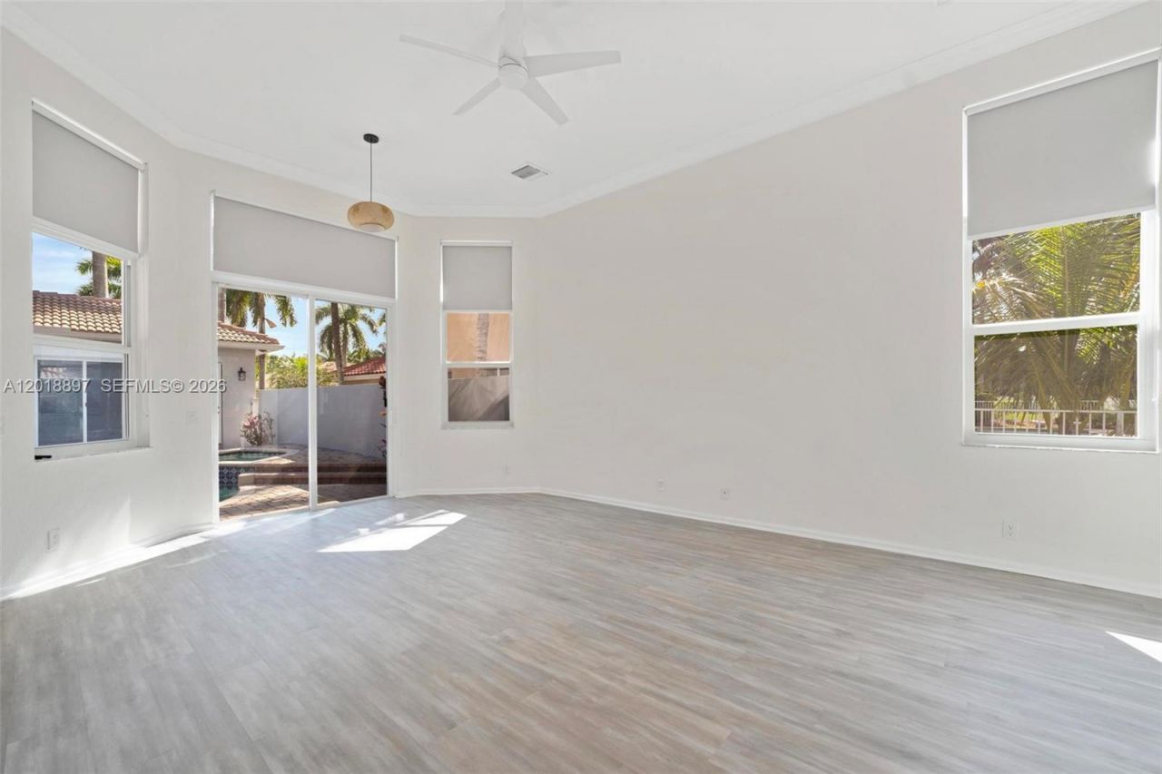 1666 Victoria Pointe Cir, Weston, FL 33327 Photo