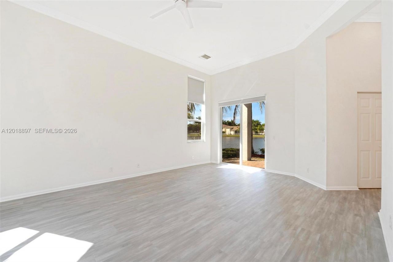 1666 Victoria Pointe Cir, Weston, FL 33327 Photo