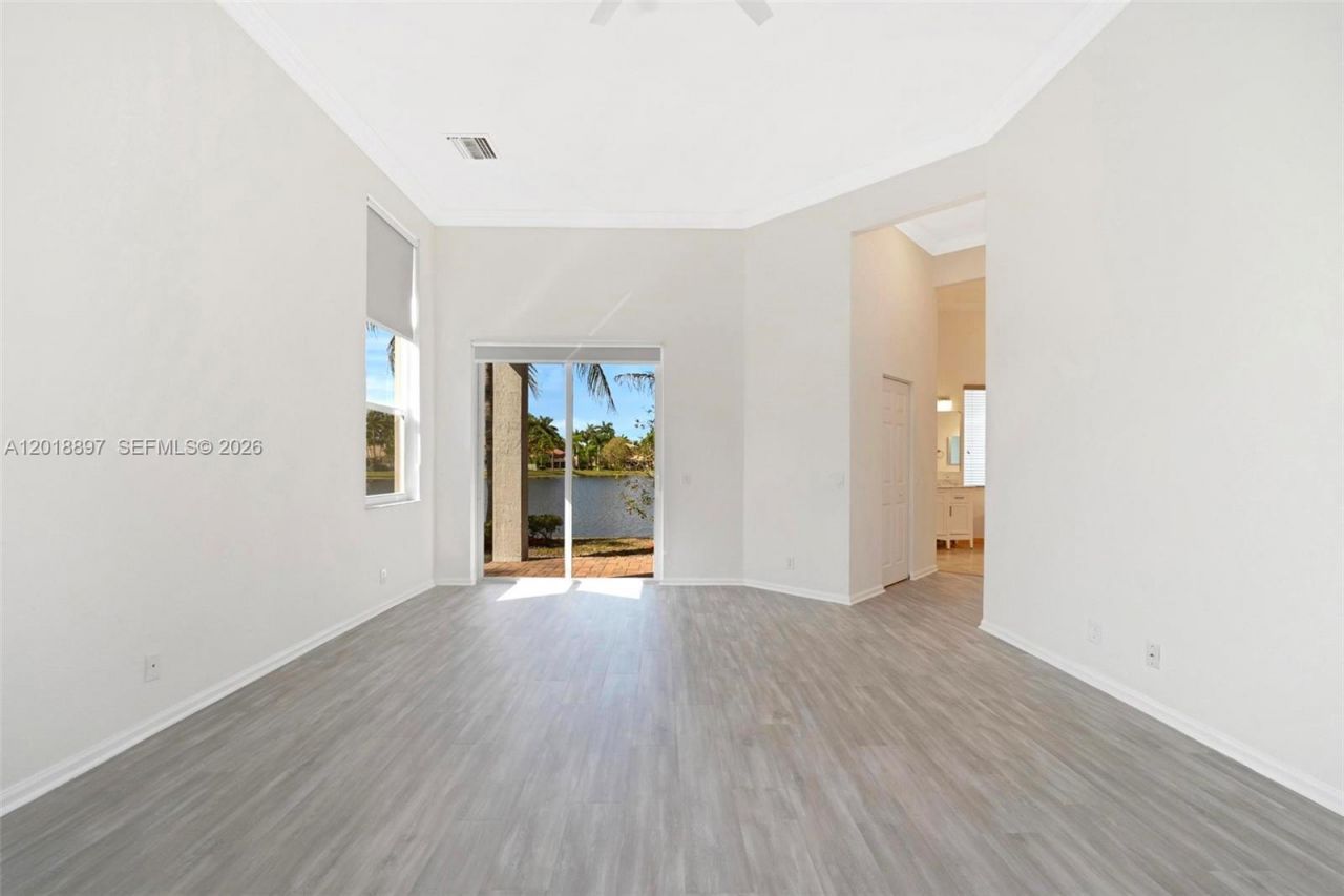 1666 Victoria Pointe Cir, Weston, FL 33327 Photo