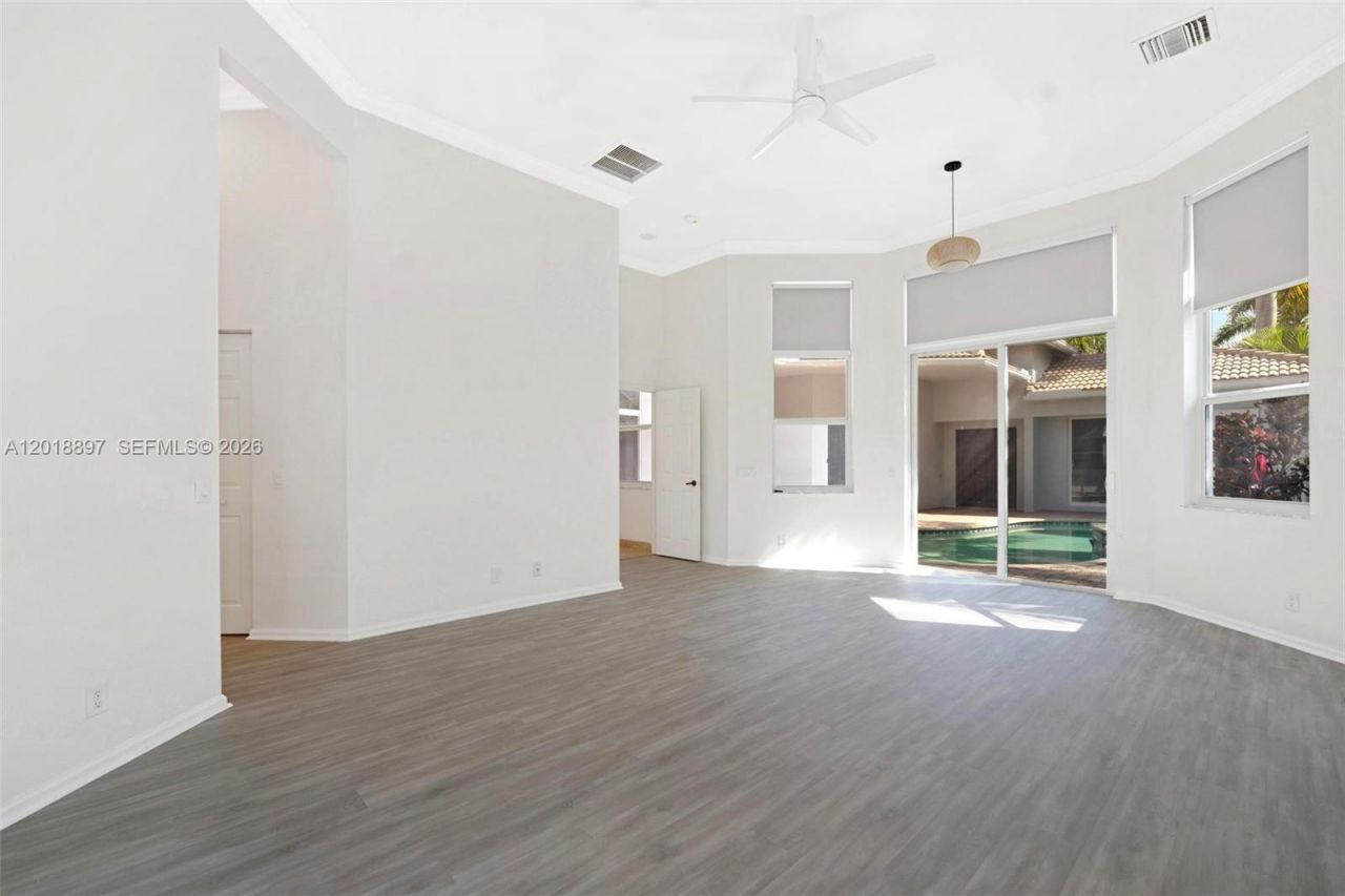 1666 Victoria Pointe Cir, Weston, FL 33327 Photo
