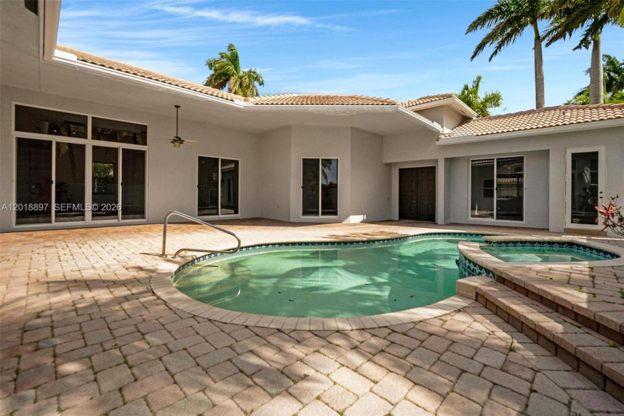 1666 Victoria Pointe Cir, Weston, FL 33327 Photo