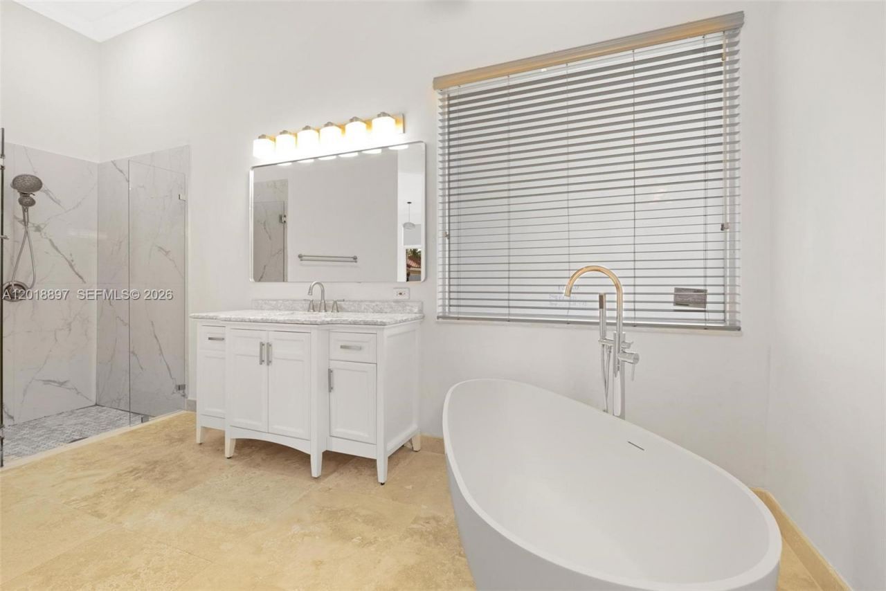 1666 Victoria Pointe Cir, Weston, FL 33327 Photo