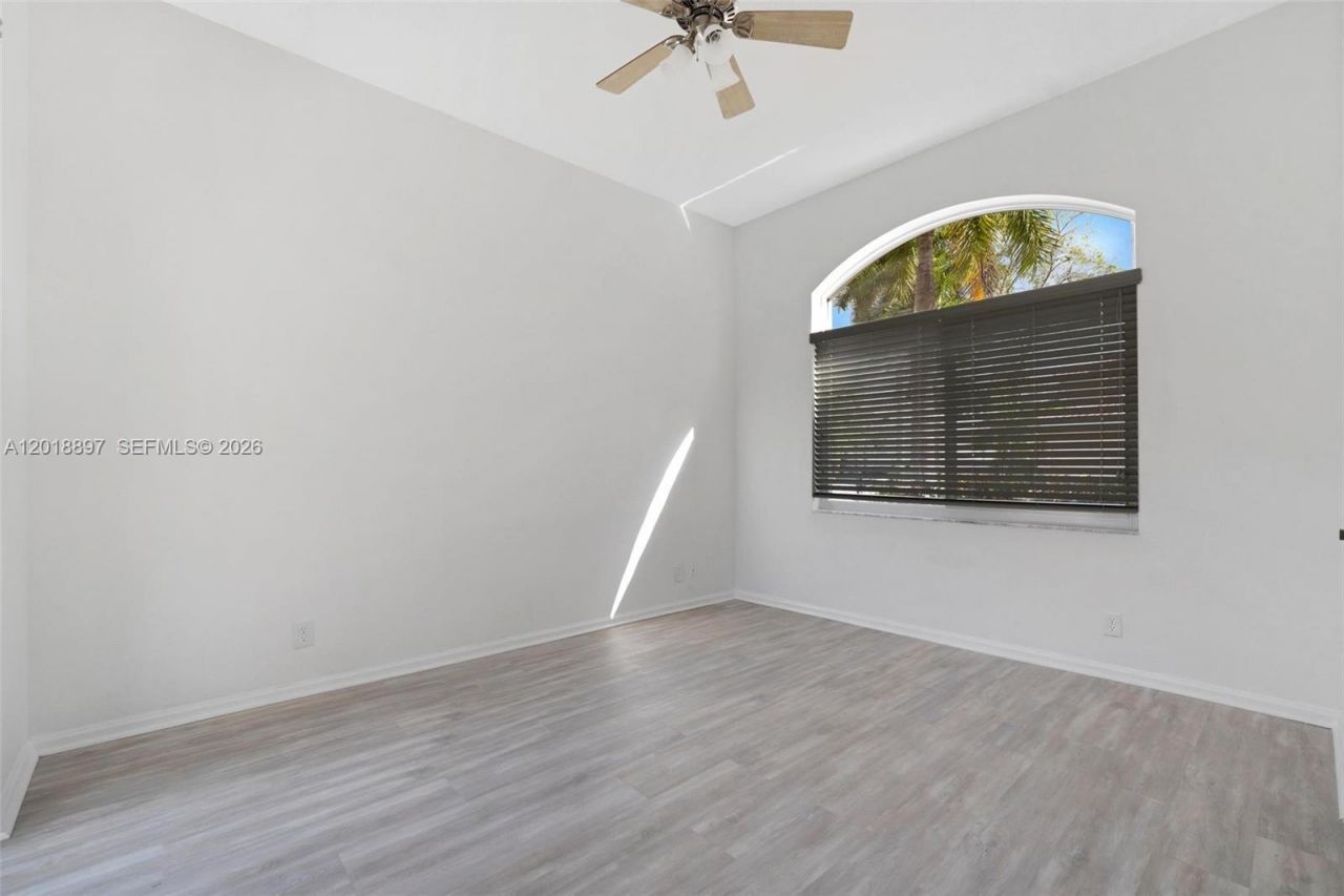 1666 Victoria Pointe Cir, Weston, FL 33327 Photo
