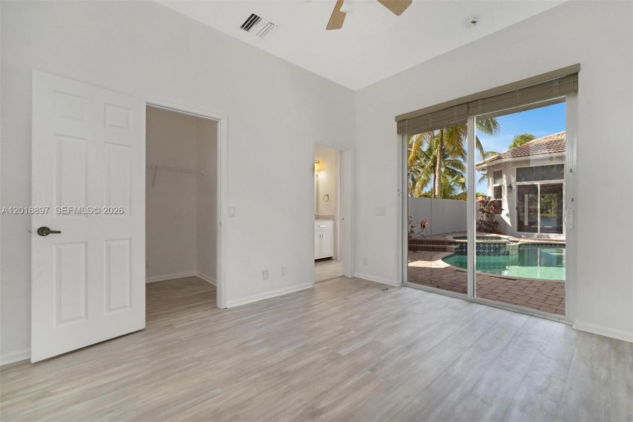 1666 Victoria Pointe Cir, Weston, FL 33327 Photo