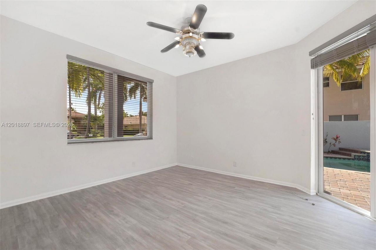 1666 Victoria Pointe Cir, Weston, FL 33327 Photo