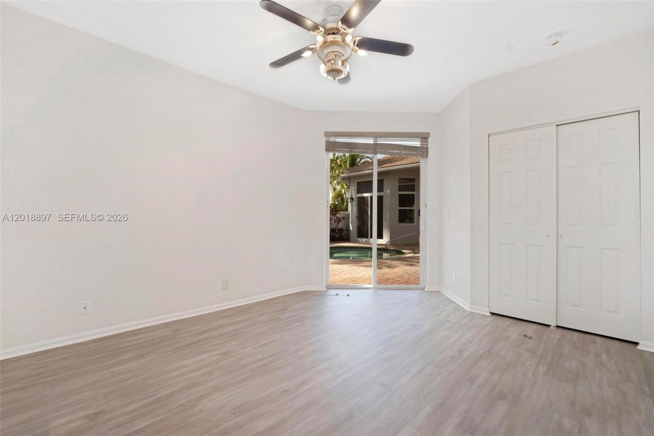 1666 Victoria Pointe Cir, Weston, FL 33327 Photo