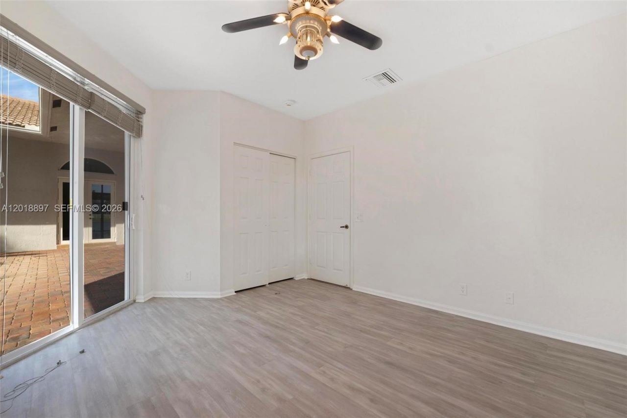 1666 Victoria Pointe Cir, Weston, FL 33327 Photo