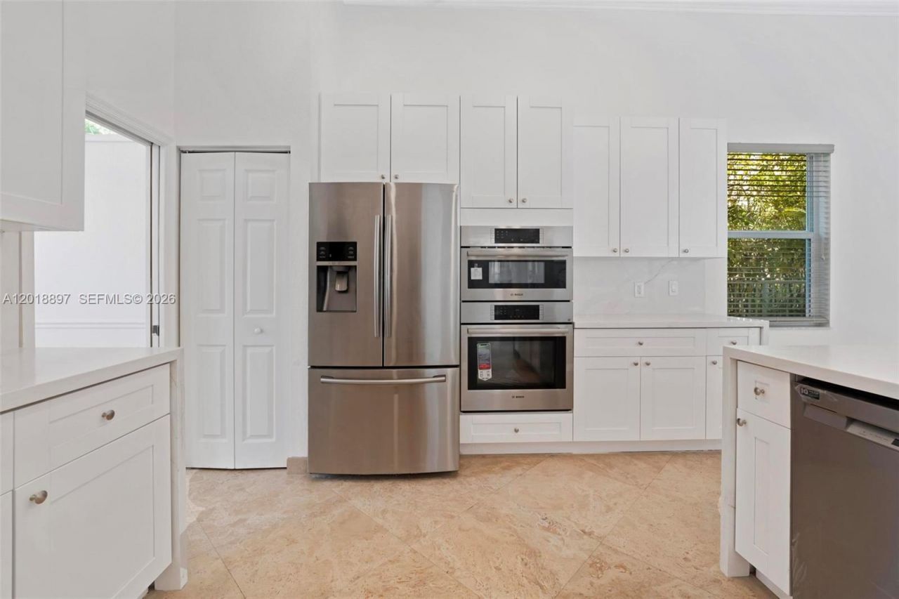 1666 Victoria Pointe Cir, Weston, FL 33327 Photo