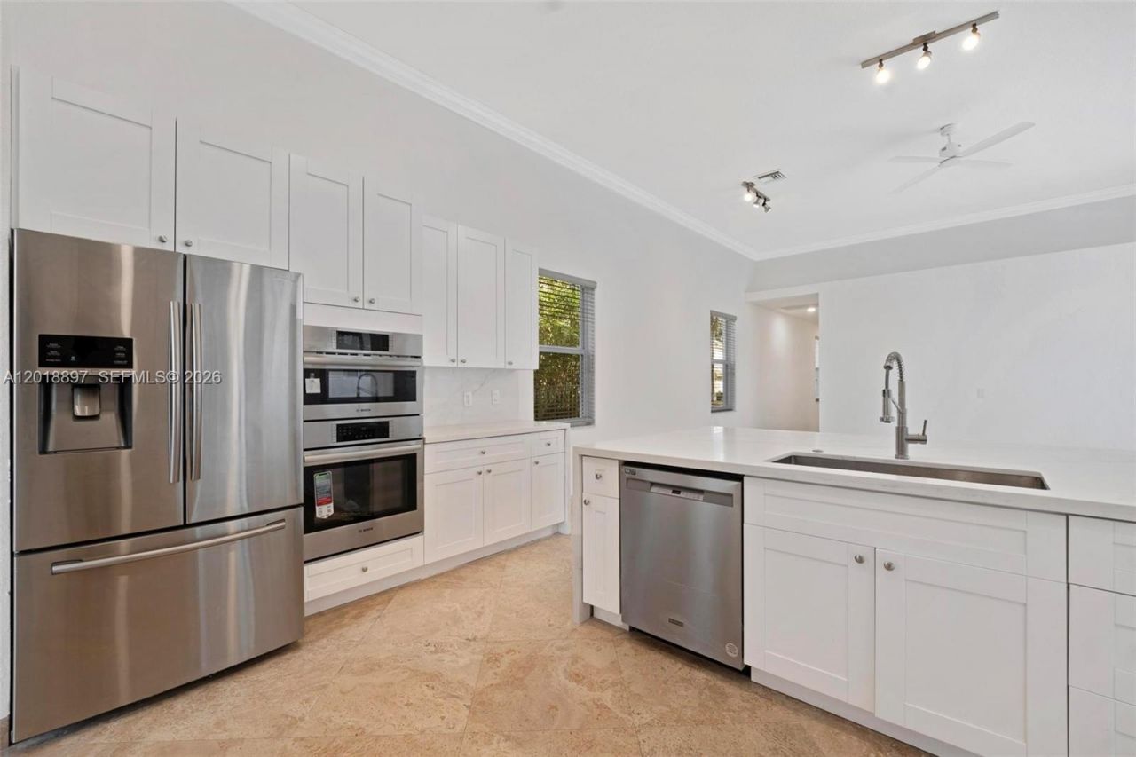1666 Victoria Pointe Cir, Weston, FL 33327 Photo