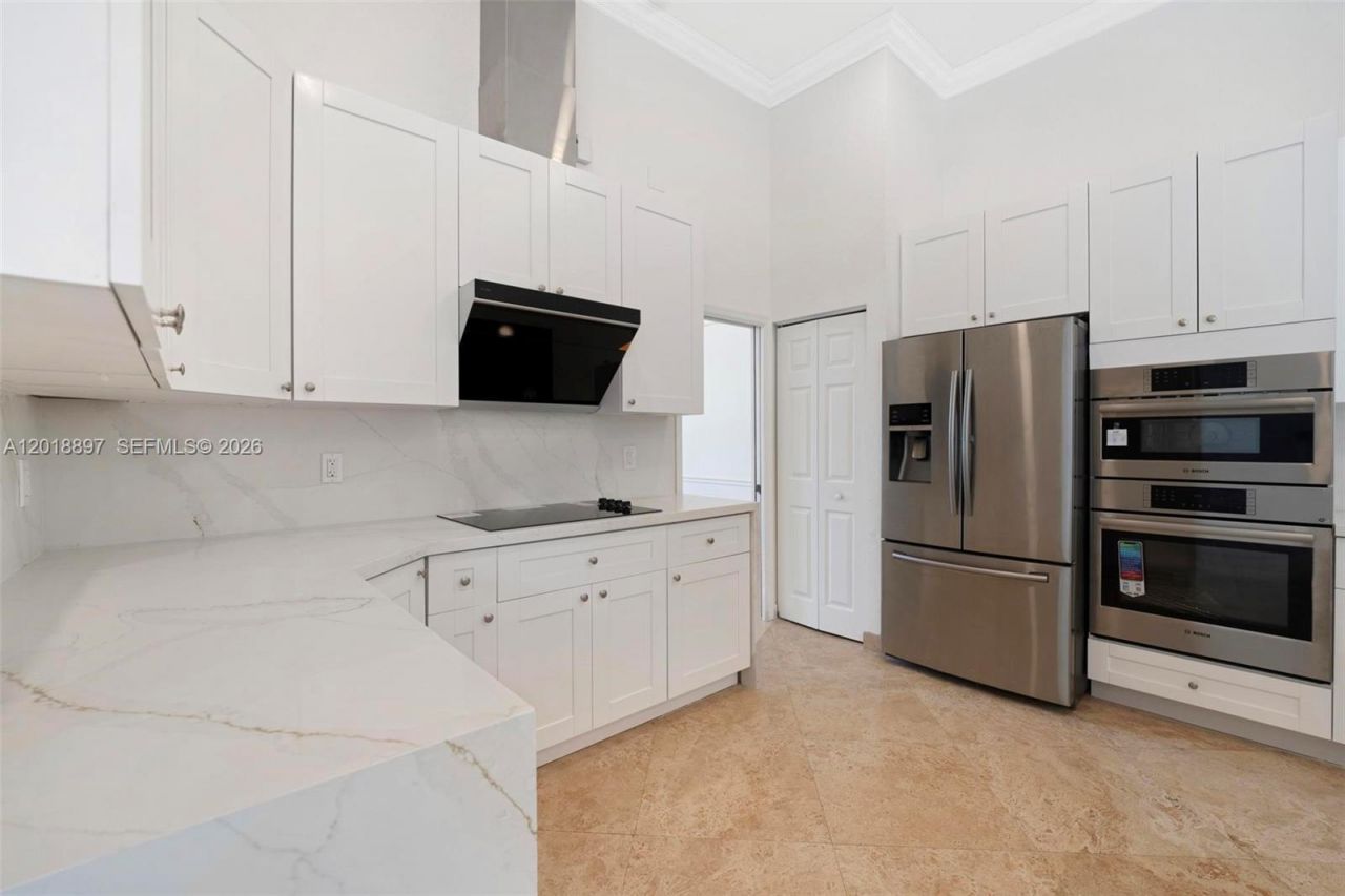 1666 Victoria Pointe Cir, Weston, FL 33327 Photo