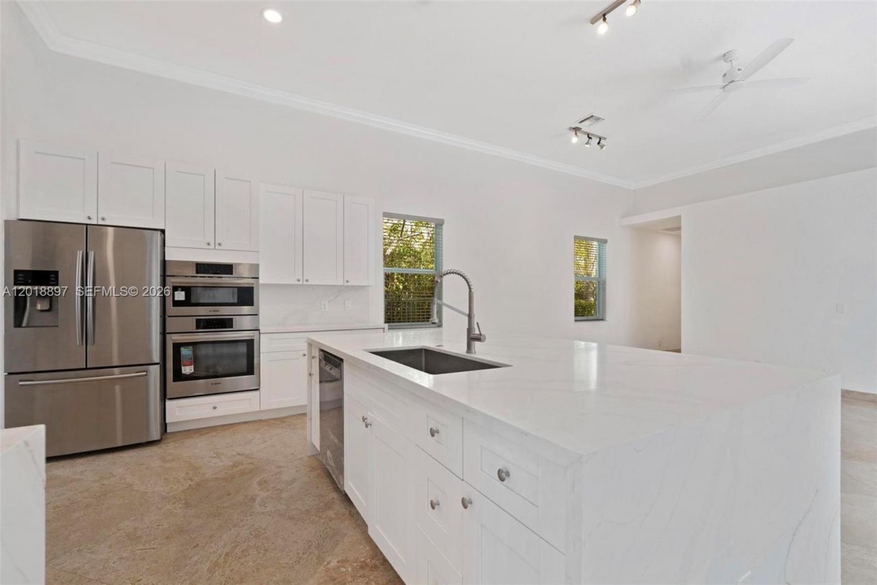 1666 Victoria Pointe Cir, Weston, FL 33327 Photo