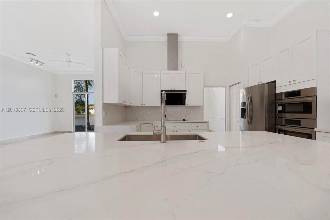 1666 Victoria Pointe Cir, Weston, FL 33327 Photo