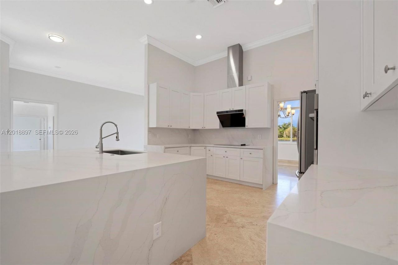 1666 Victoria Pointe Cir, Weston, FL 33327 Photo