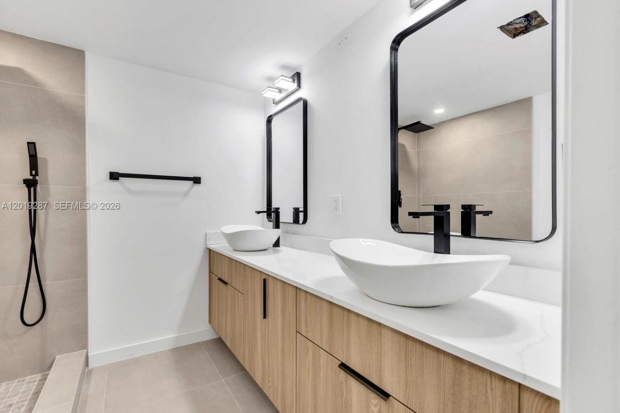 1130 102nd St , Unit 1, Bay Harbor Islands, FL 33154 Photo
