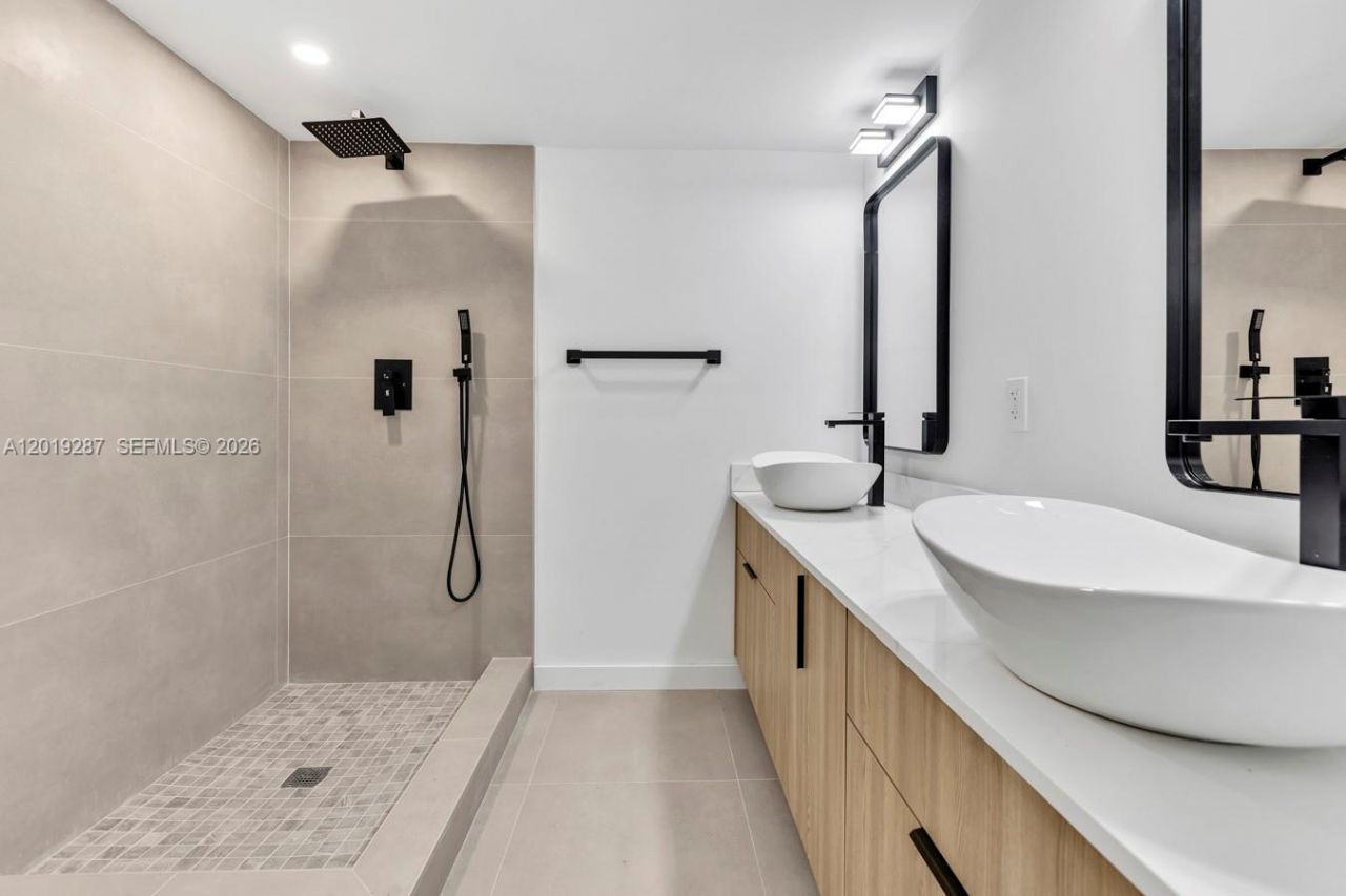 1130 102nd St , Unit 1, Bay Harbor Islands, FL 33154 Photo
