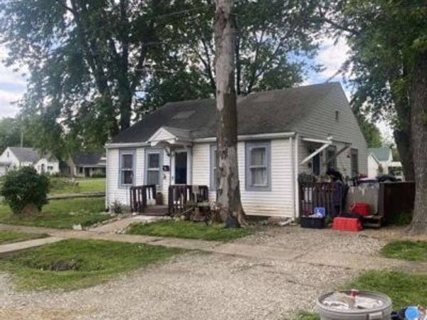 110 W Woodlawn Street , Vandalia, MO 63382