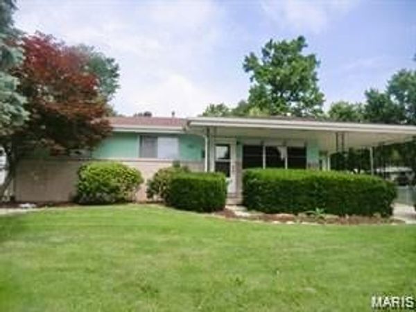 1345 Patterson Road , Florissant, MO 63031