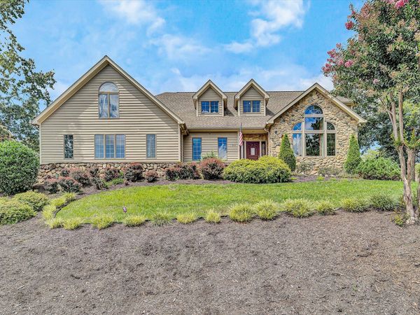 812 Scott CIR, Salem, VA 24153