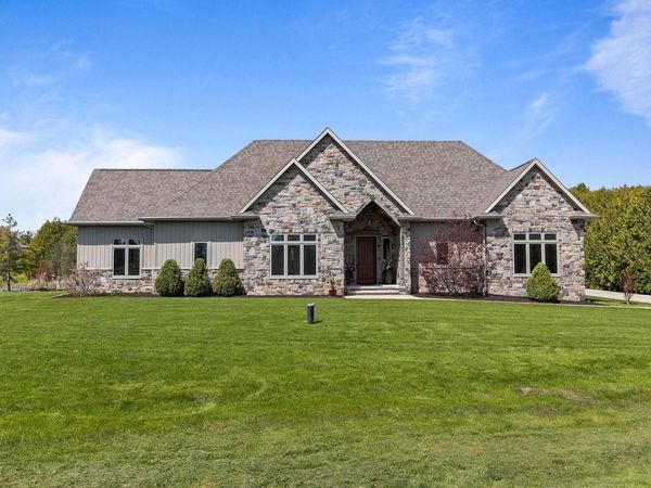 N3281 FEATHER RIDGE DRIVE, Appleton, WI 54913