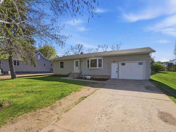 528 Walnut Street S, Sauk Centre, MN 56378