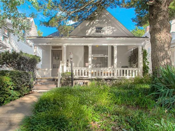4217 Oak Street, Kansas City, MO 64111
