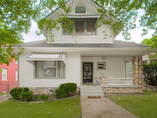4215 Oak Street, Kansas City, MO 64111