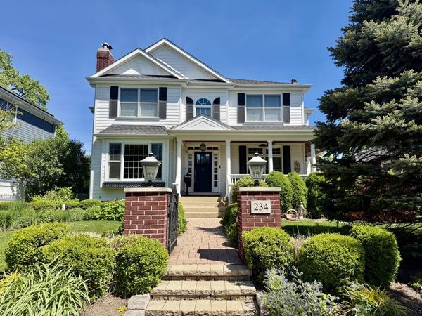 234 Lake Avenue, Park Ridge, IL 60068