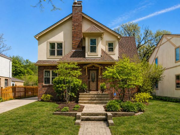 805 S Mitchell Avenue , Arlington Heights, IL 60005