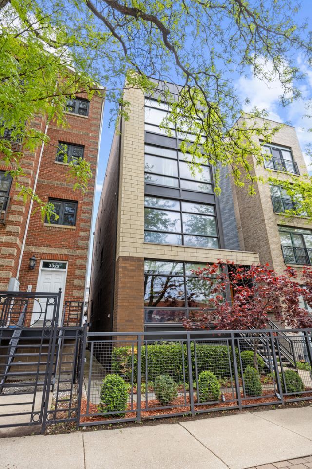 3321 N Sheffield Avenue, Unit 1, Chicago, IL 60657 Main Photo