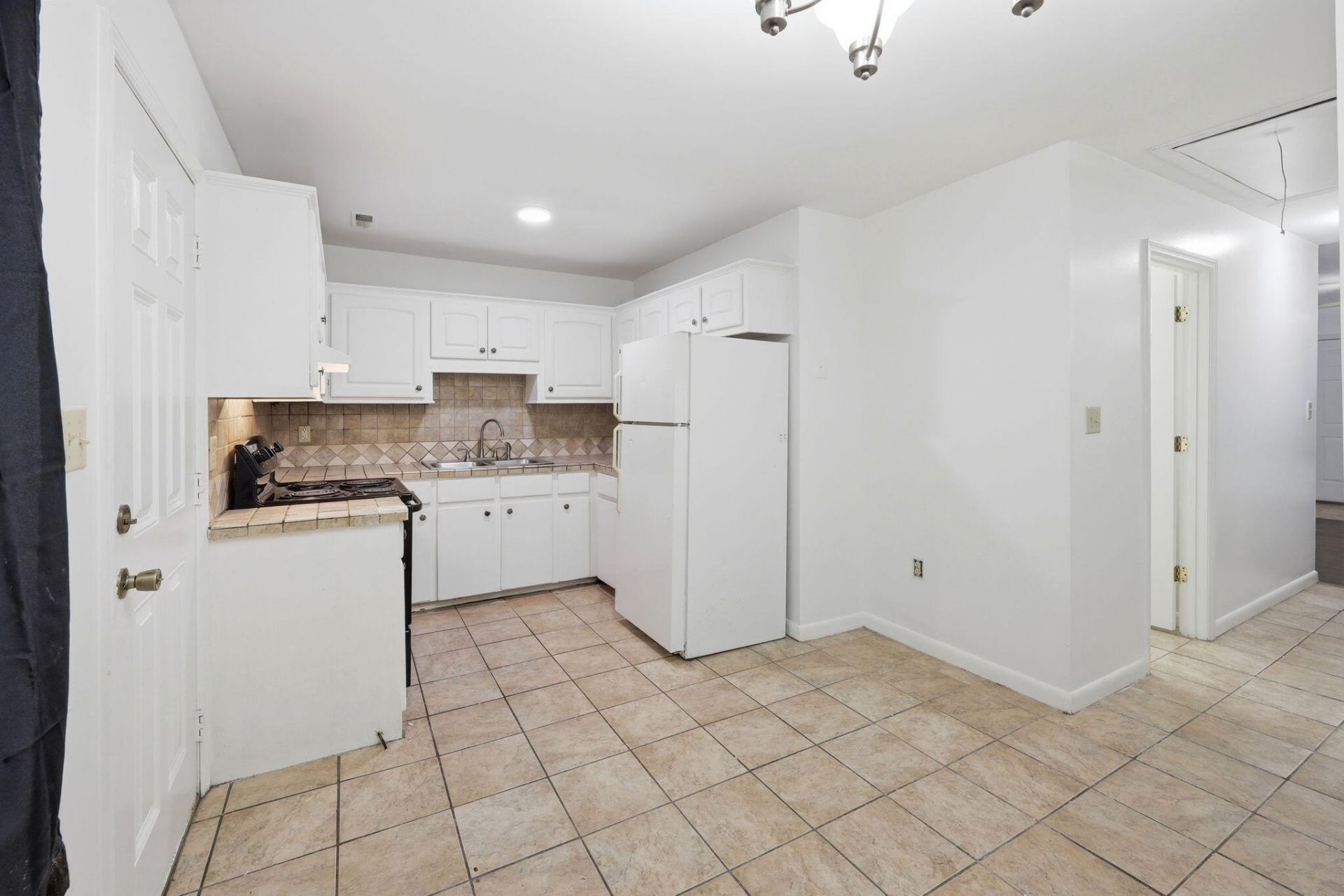 7915 Dutch Court Photo 10