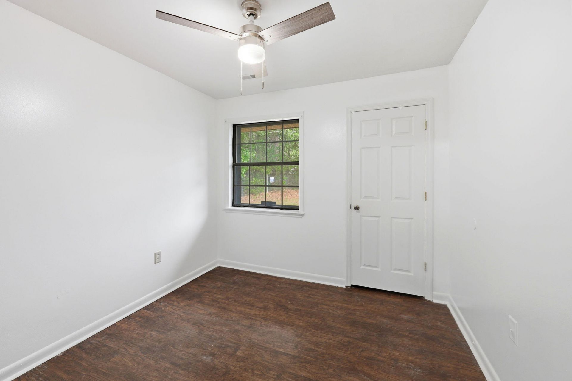 7915 Dutch Court Photo 14
