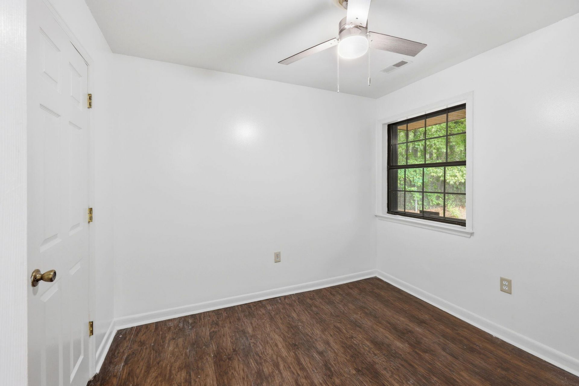 7915 Dutch Court Photo 17