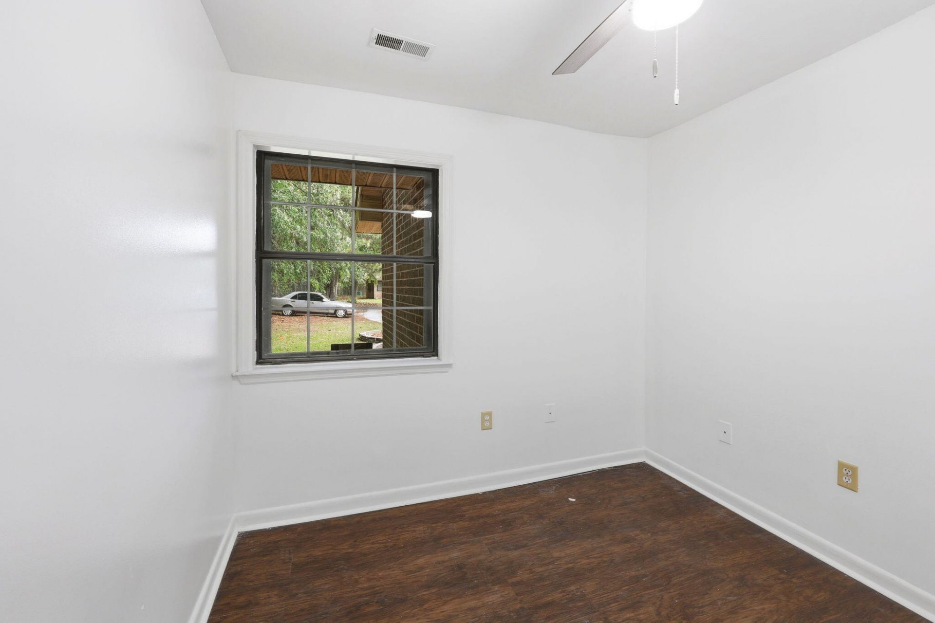 7915 Dutch Court Photo 19