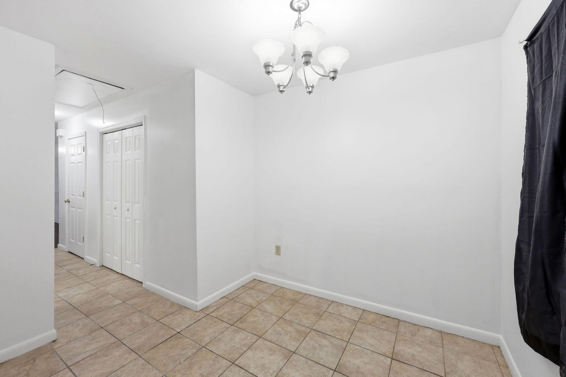 7915 Dutch Court Photo 5