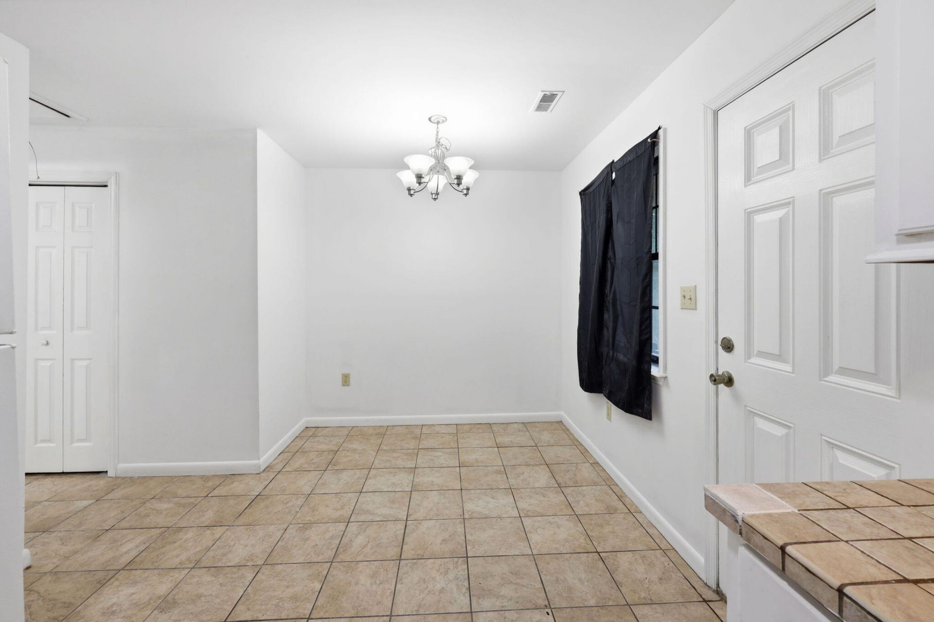 7915 Dutch Court Photo 6