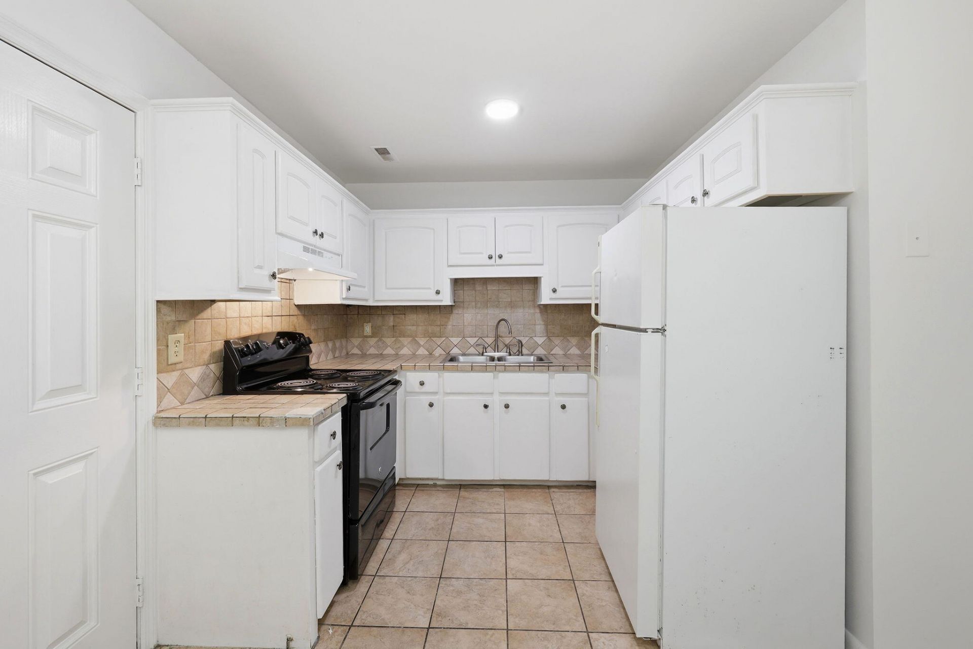 7915 Dutch Court Photo 7