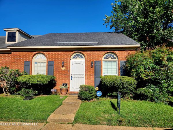 118 N Brighton Drive, Jackson, MS 39211