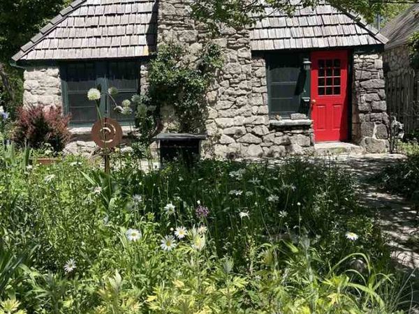 1322 Muscatine Ave, Iowa City, IA 52240