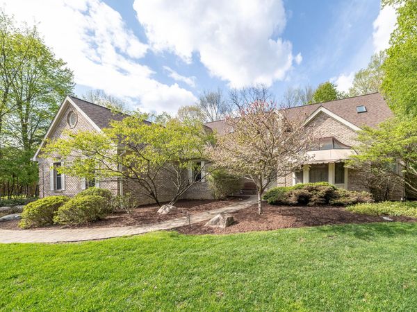 34554 Quaker Valley Road, Farmington Hills, MI 48331