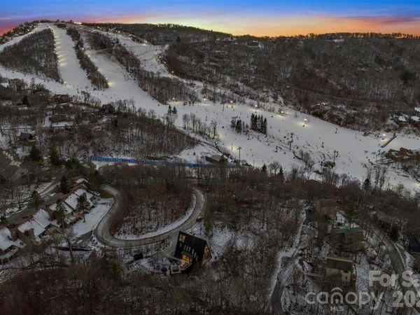 103 Snowplow Lane , Beech Mountain, NC 28604