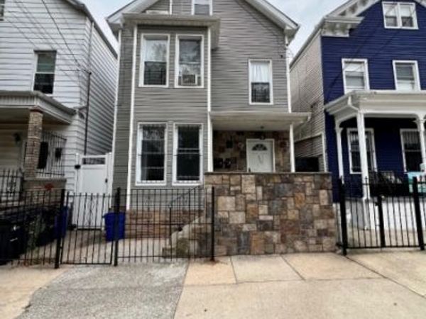 120 Stone St, Unit 3, Newark, NJ 07104